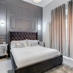 https://loveromeapartments-new-trevi-fountain.it-romehotels.com